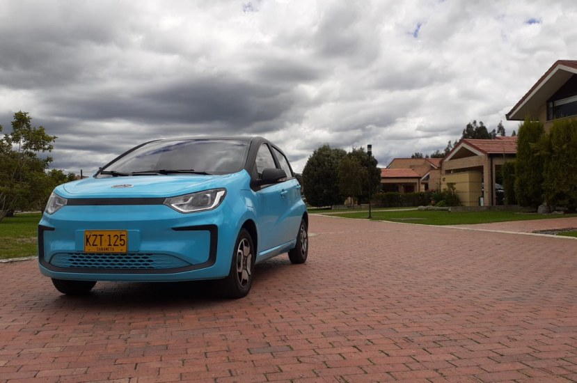 Llega al mercado colombiano el primer automóvil  hatchback eléctrico de Auteco Mobility de la marca de JAC Motors