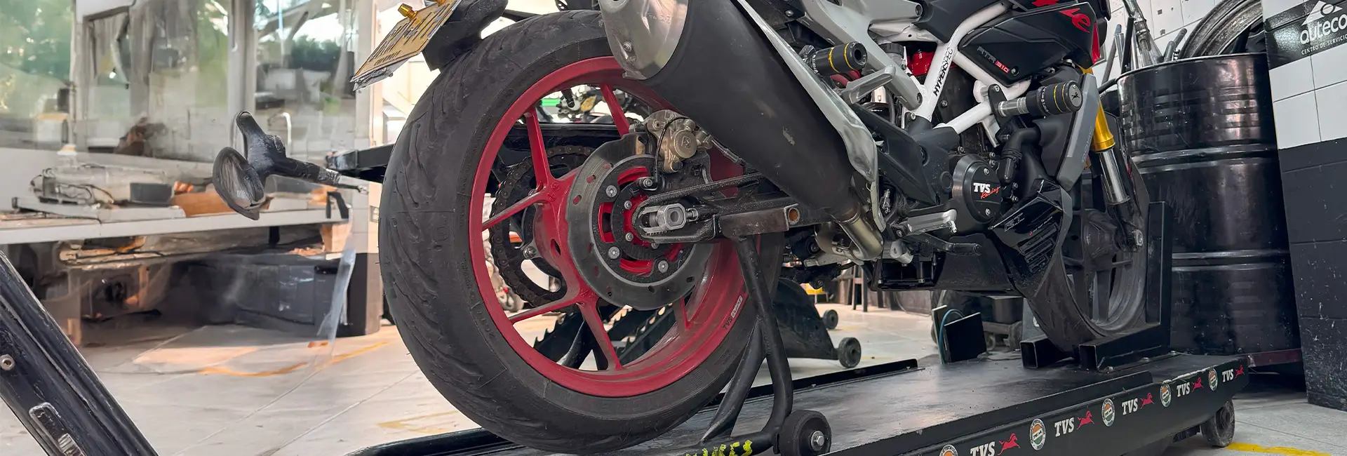 Cómo Influyen los Neumáticos en el Rendimiento y Seguridad de la Motocicleta